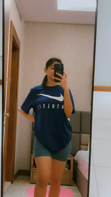 nishtha juneja feet 6