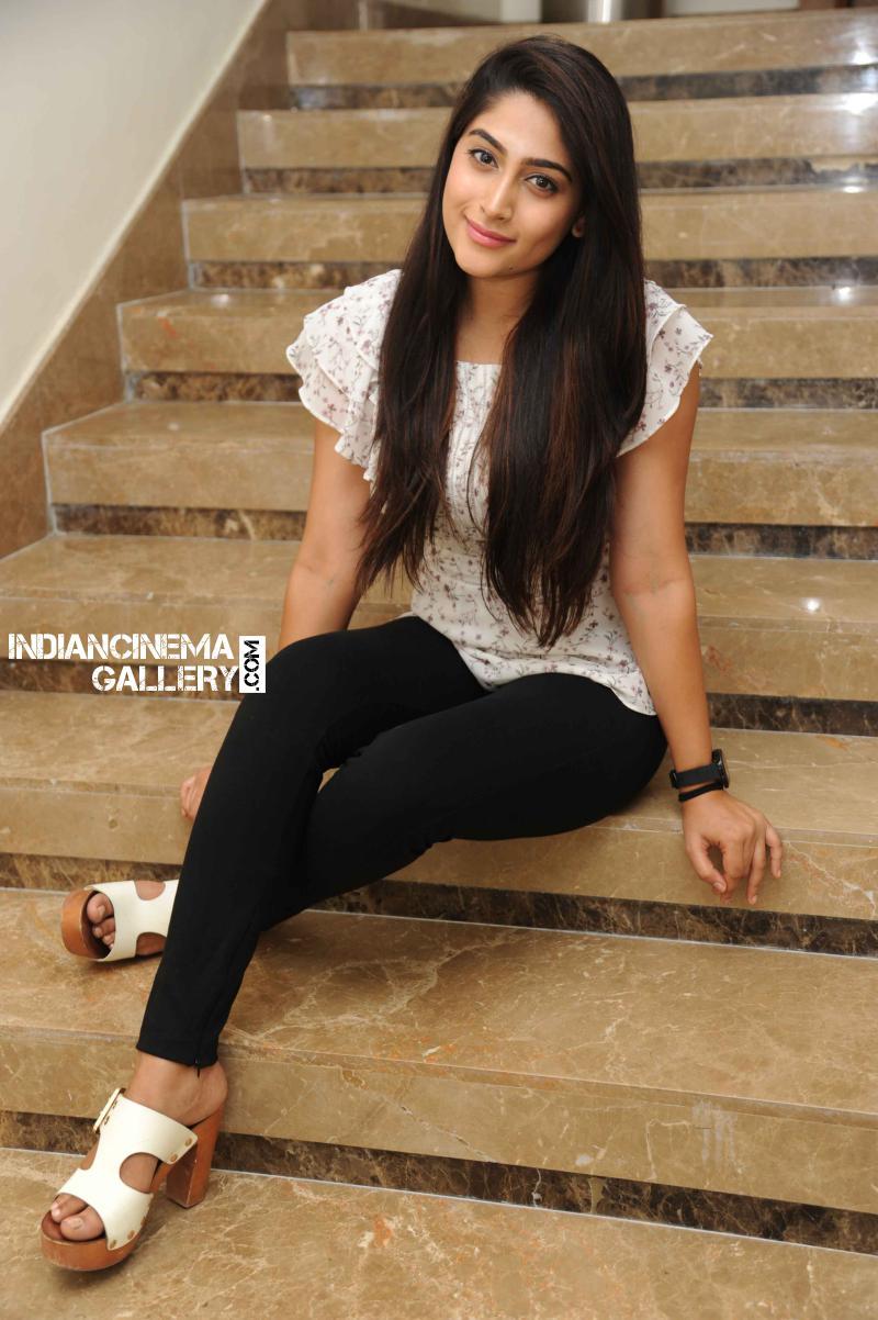 nishvika naidu feet 2