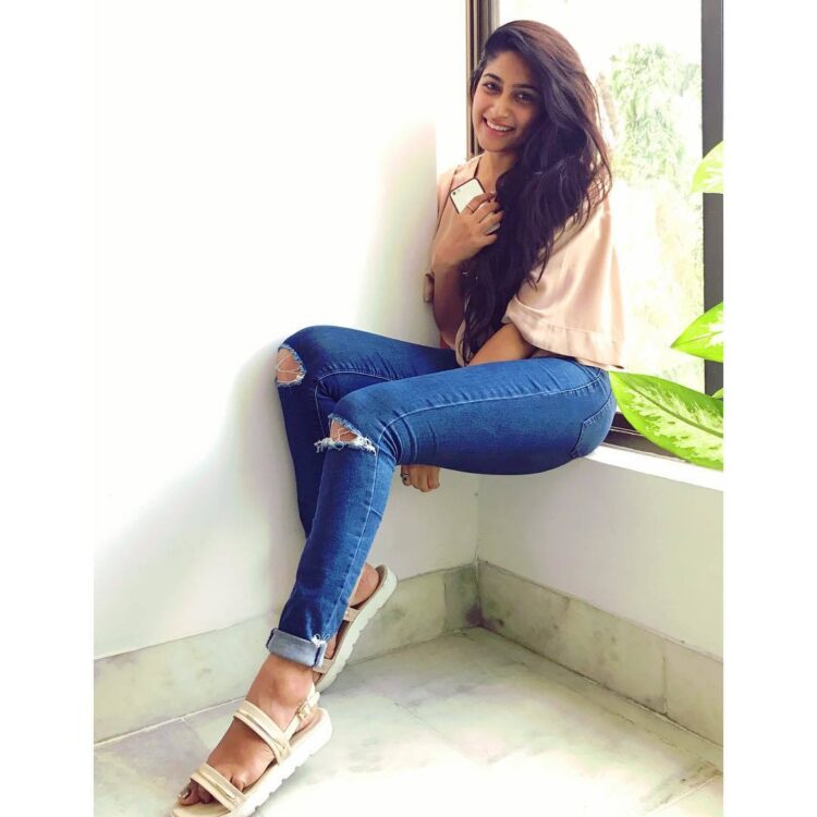 nishvika naidu feet 4