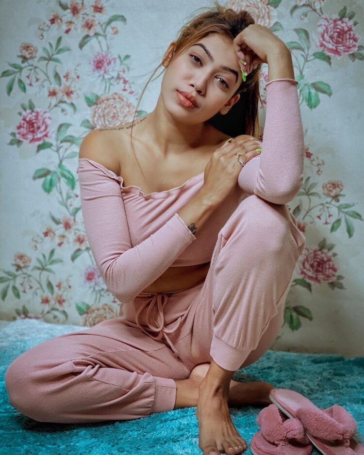 nita shilimkar feet 1