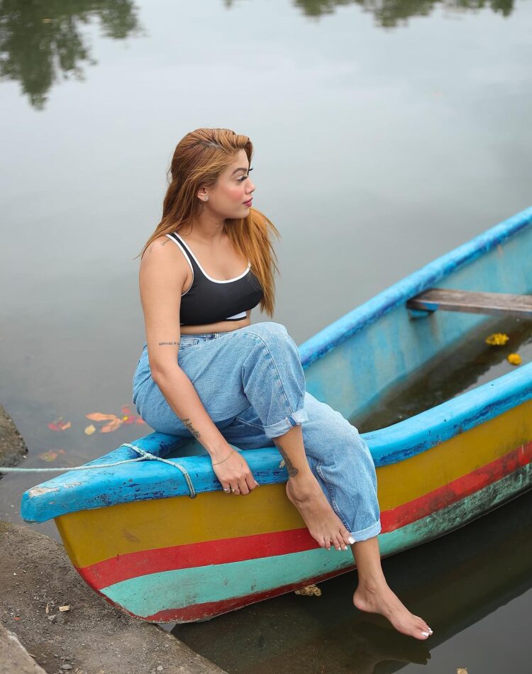 nita shilimkar feet 5