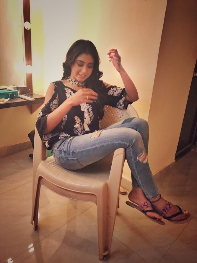 niti taylor feet 3