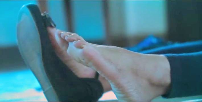 niveda thomas feet 1