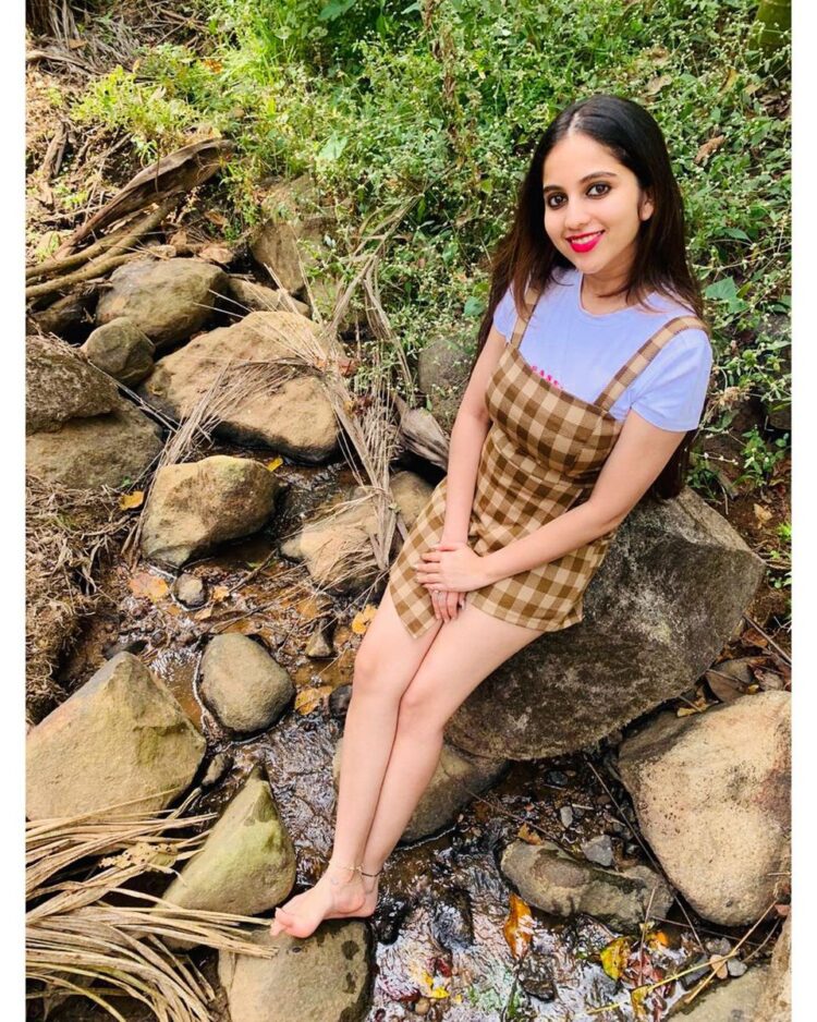 niveditha gowda feet 2