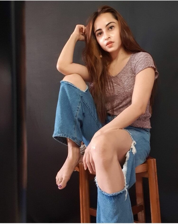 niyati fatnani feet 2