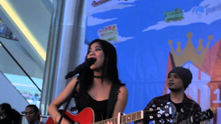 noella sisterina feet 3