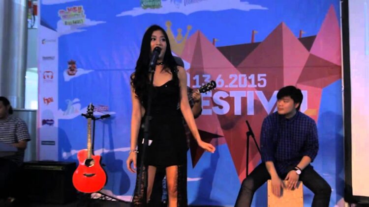 noella sisterina feet 4