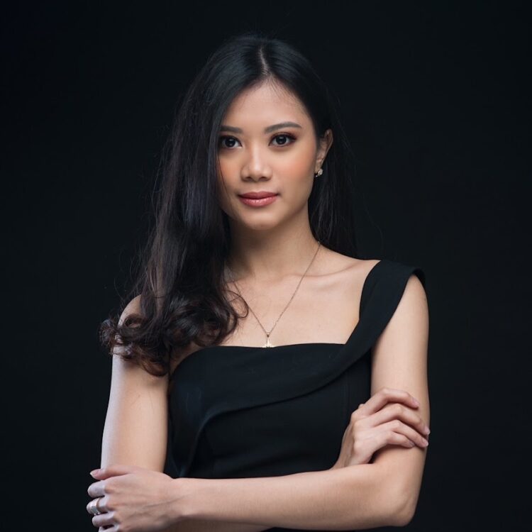 noella sisterina feet