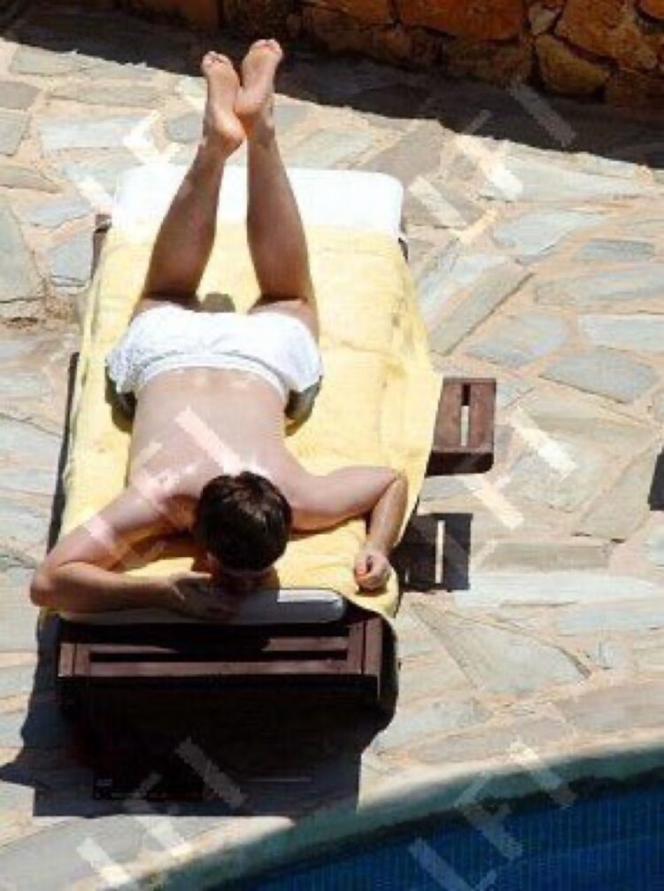 noelle gallagher feet 2