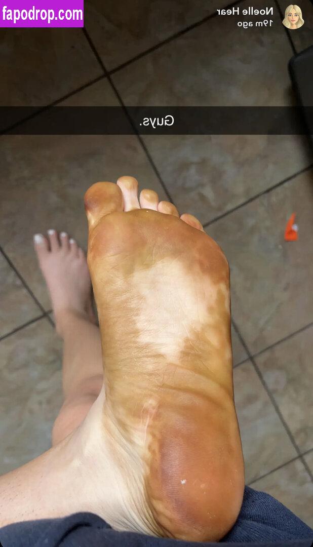 noelle hear feet 4