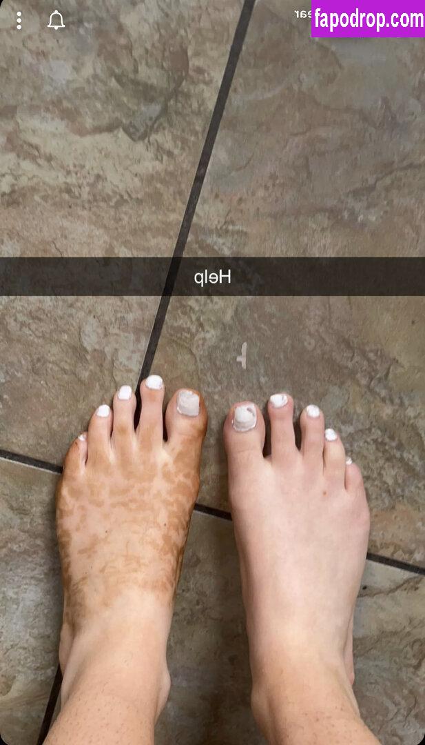 noelle hear feet
