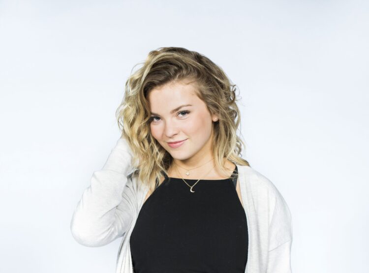 noelle maracle feet 4 scaled