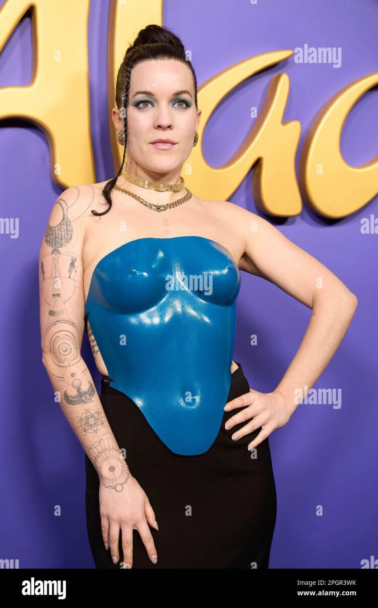 noemi casquet feet 5