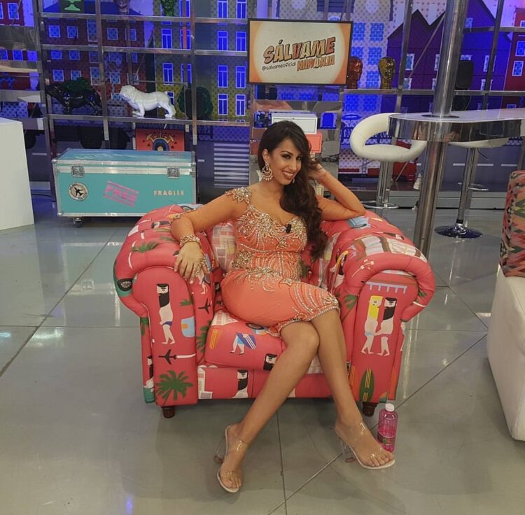 noemi salazar feet 5