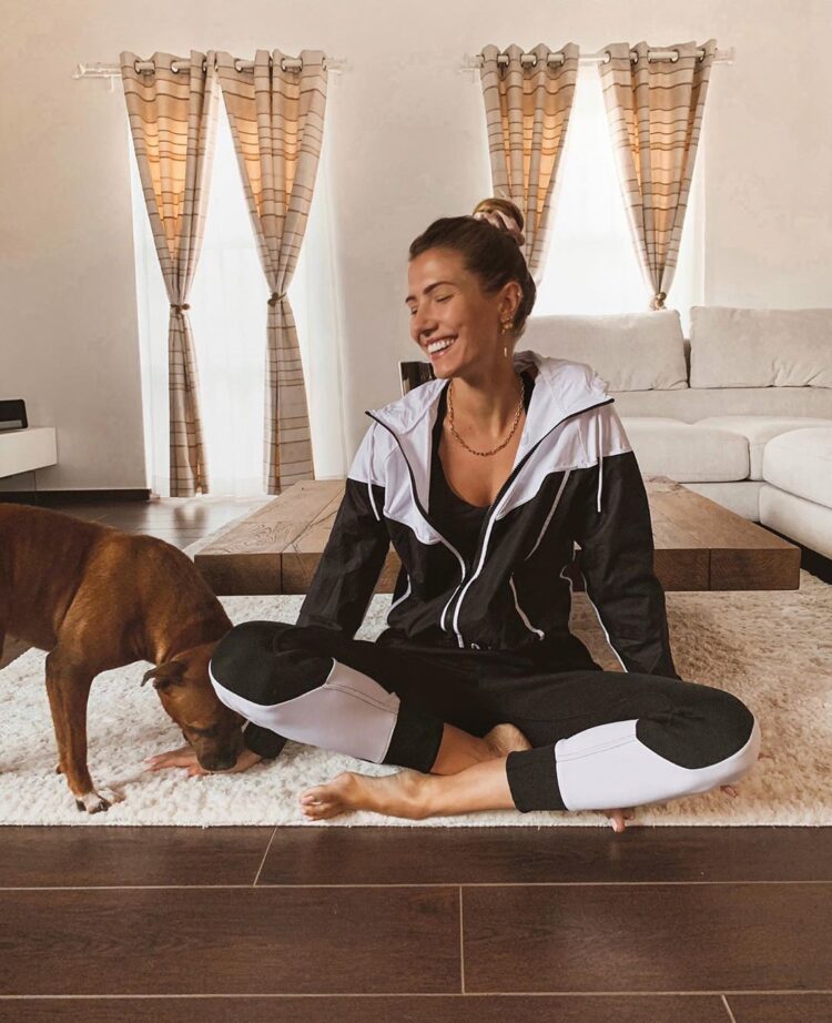 noemie happart feet 3