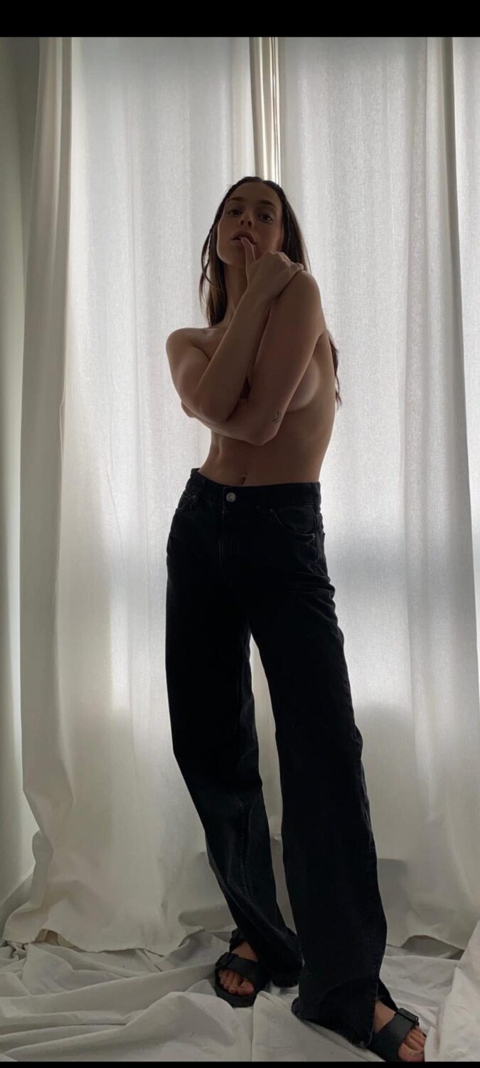 noemie lacerte feet 1 scaled