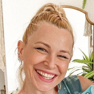 nohewi carameluchi feet 1