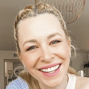 nohewi carameluchi feet