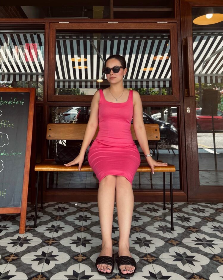 nonny nadirah feet 5