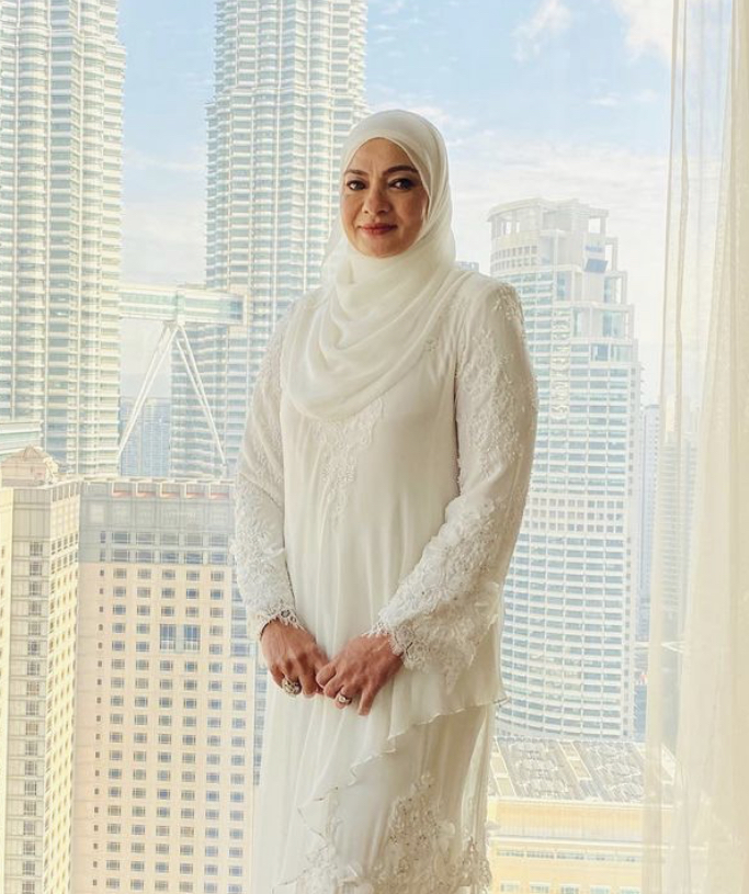 noor kartini feet 2