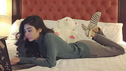 noor khan feet 6
