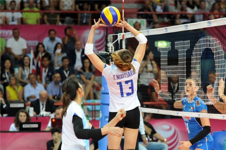 nootsara tomkom feet 5