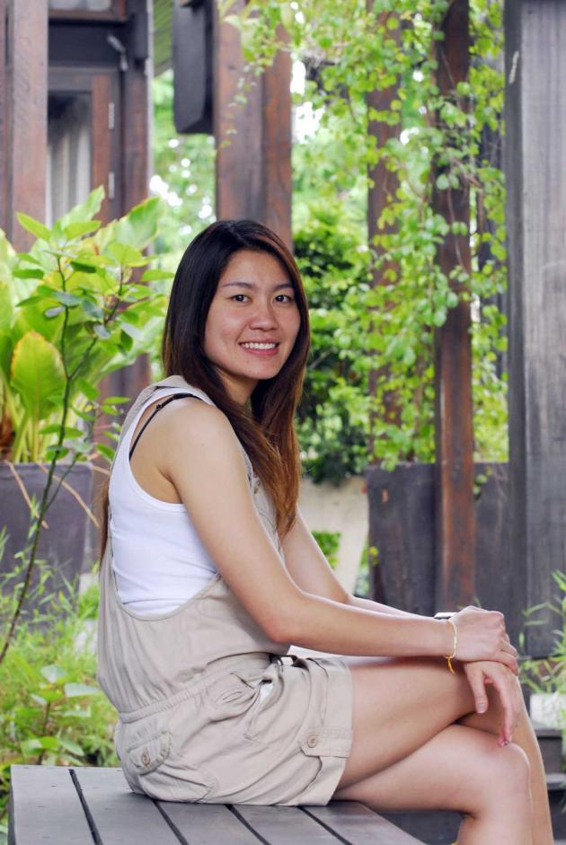 nootsara tomkom feet