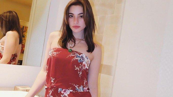 nora alexandra philip feet 2