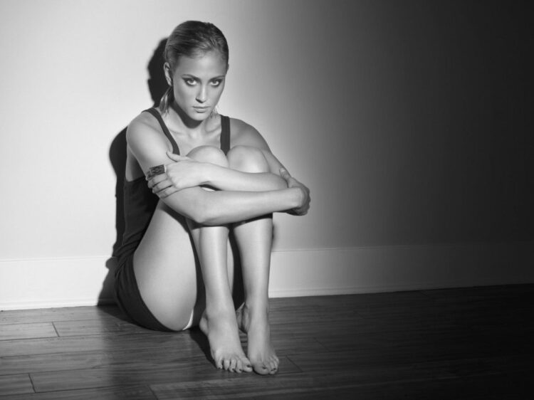 nora arnezeder feet 4