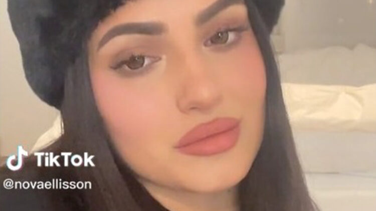 nova ellisson feet 1