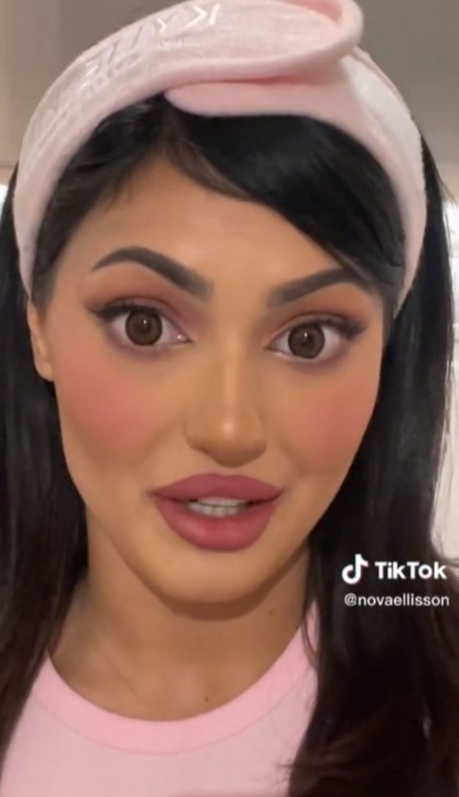 nova ellisson feet 5