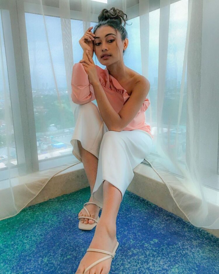 novia bachmid feet 1