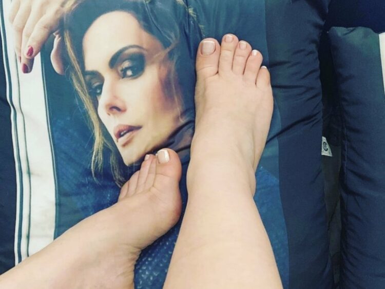 nubia oliiver feet 3