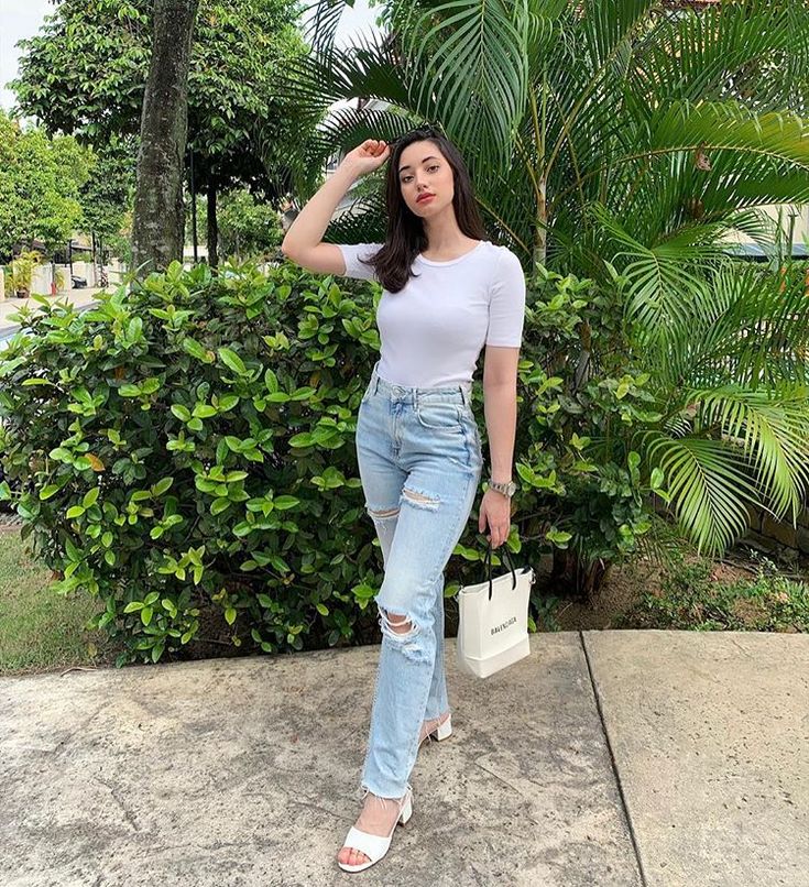 nur ameera khan feet