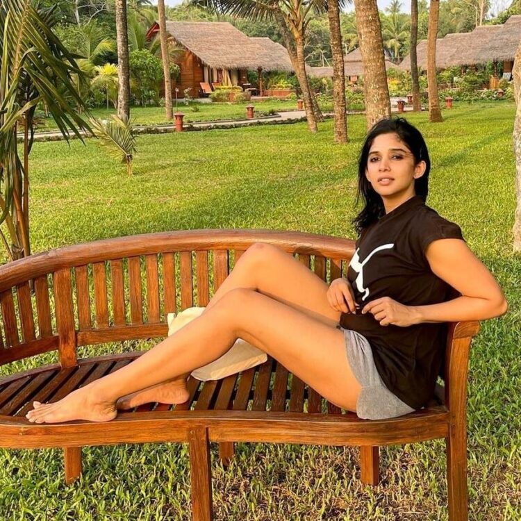 nyla usha feet 3