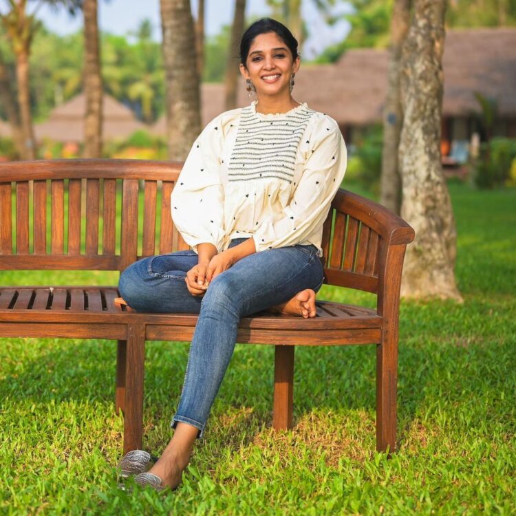 nyla usha feet