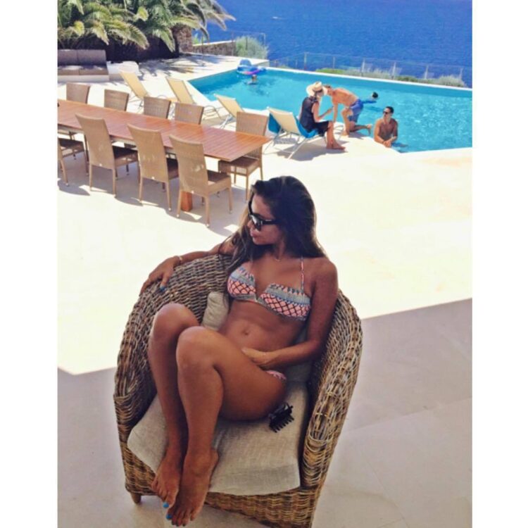 october gonzalez feet 5