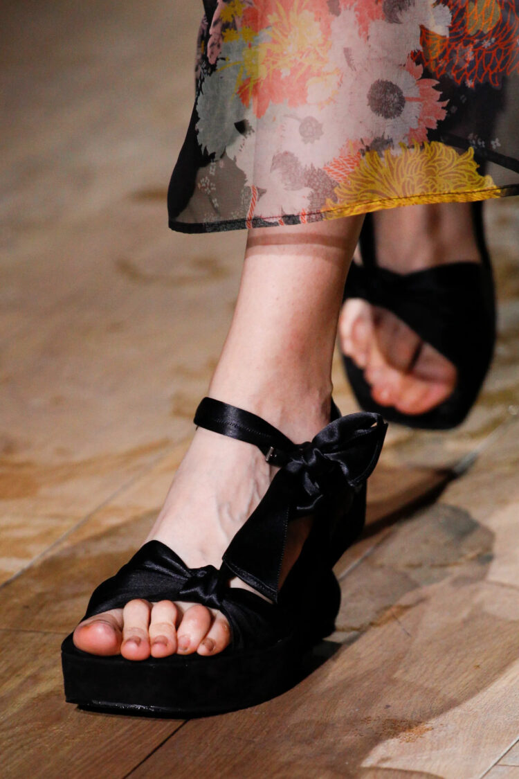 odette pavlova feet scaled