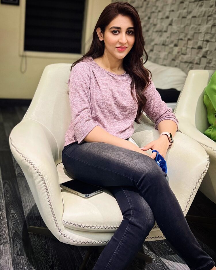oindrila sen feet 5