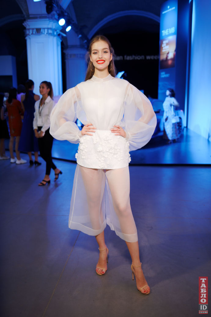 oleksandra zaritska feet 5