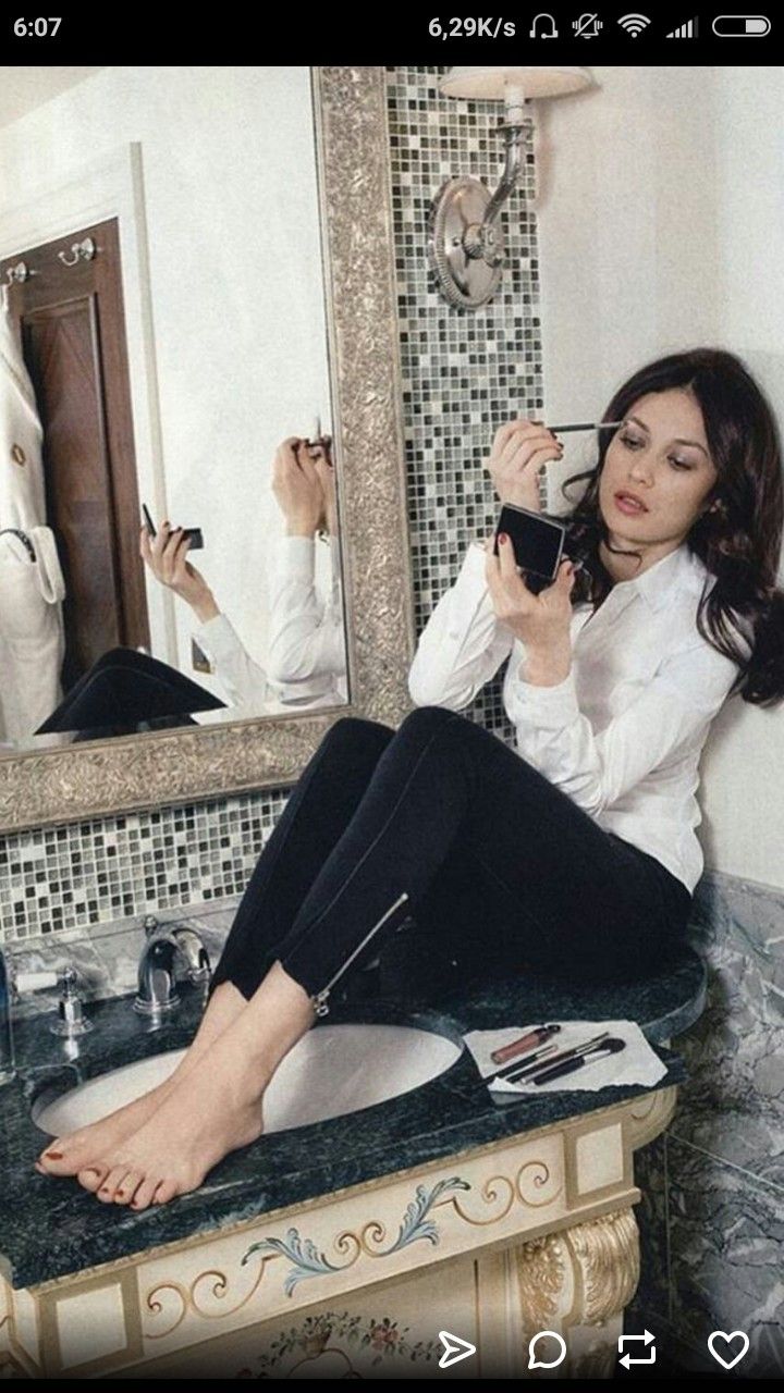 olga kurylenko feet 1