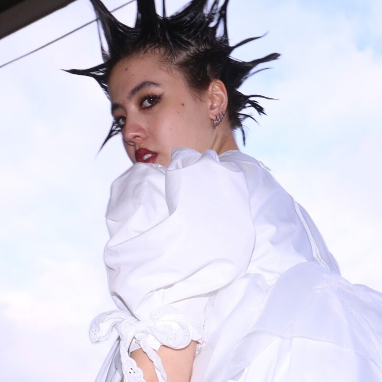 olive eng canty feet 5