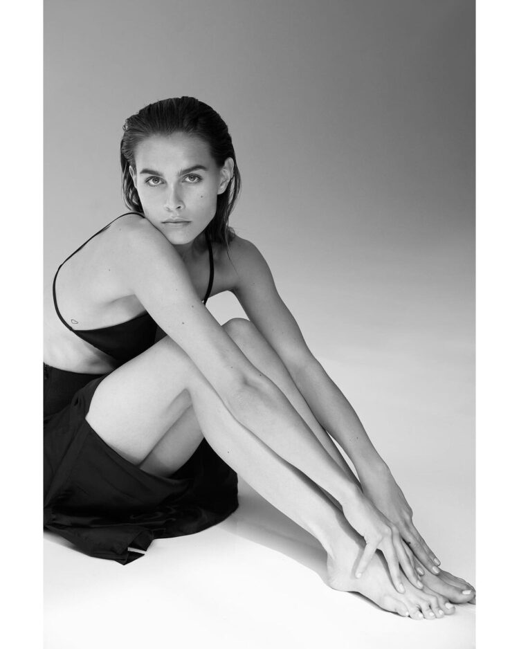 olivia aarnio feet 4