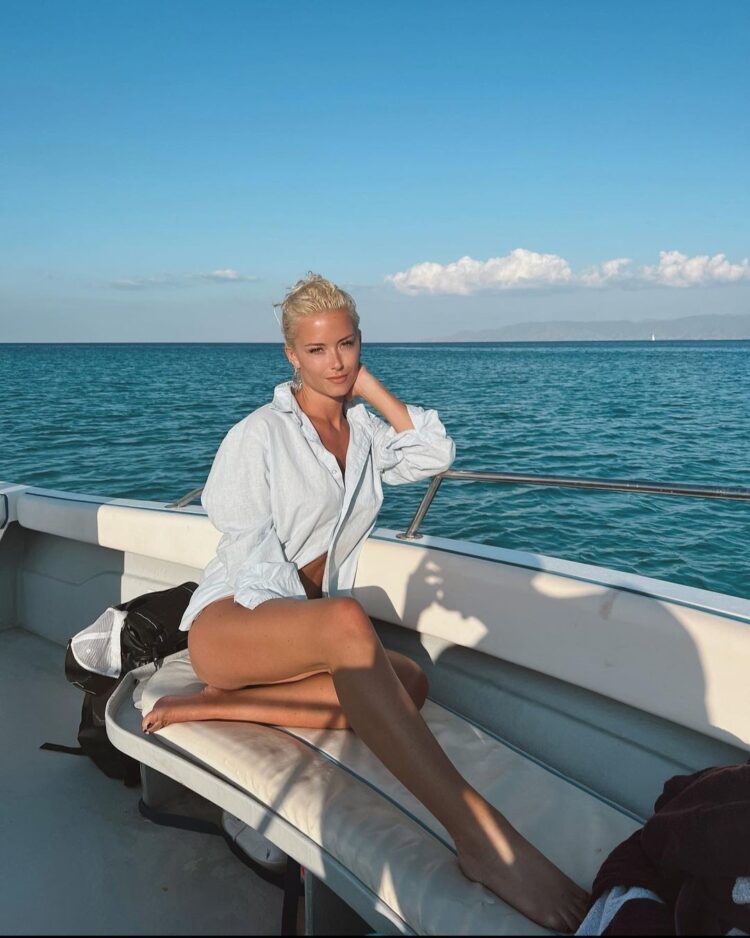 olivia bentley feet 2