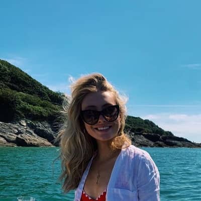 olivia bolton feet 4