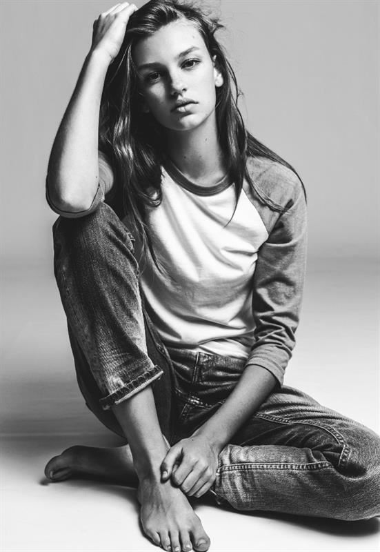 olivia brower feet 2