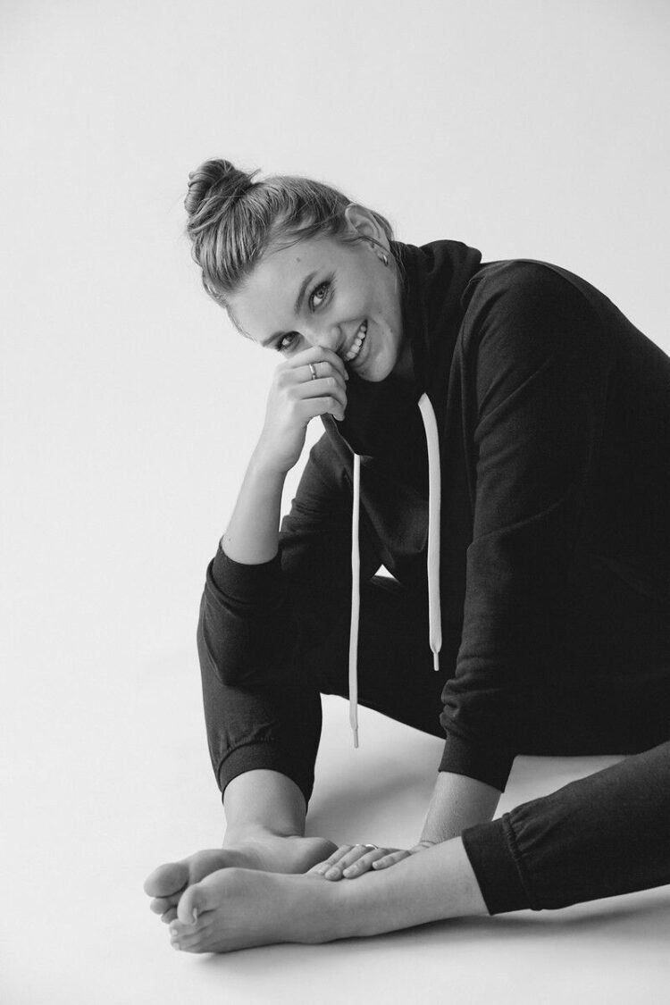 olivia brower feet 3