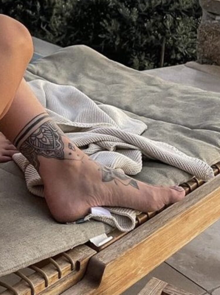 olivia buckland feet 1