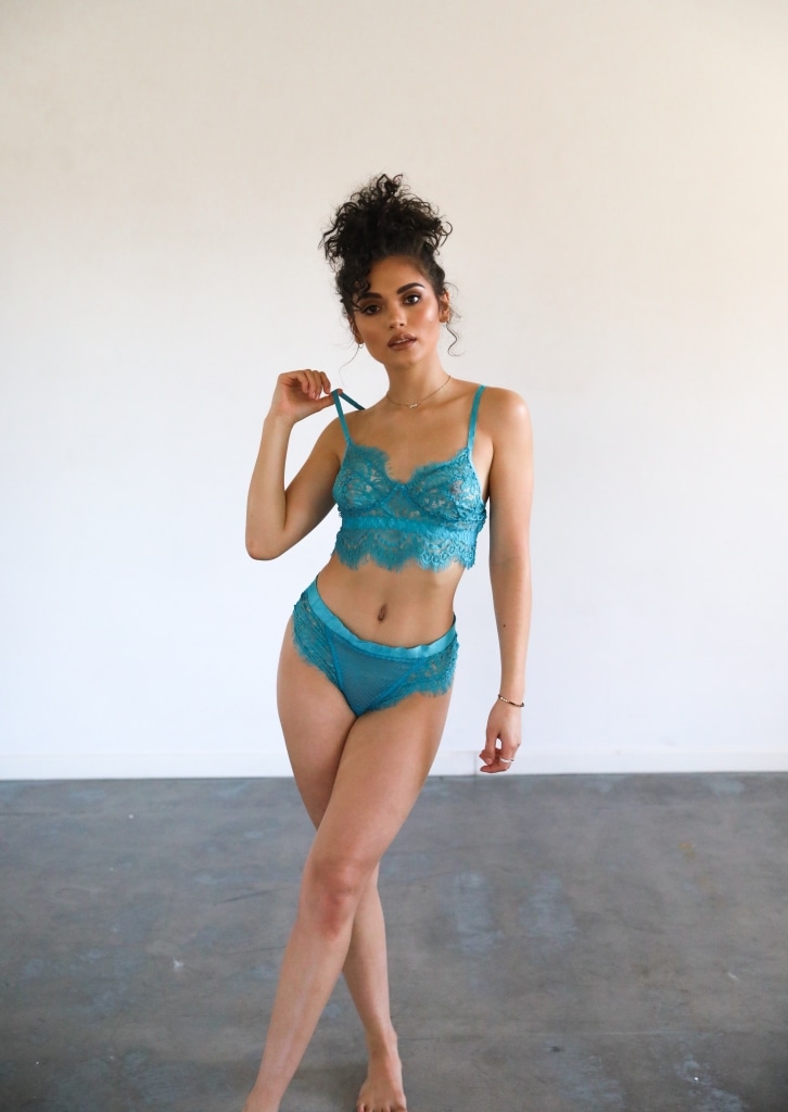 olivia calabio feet 3