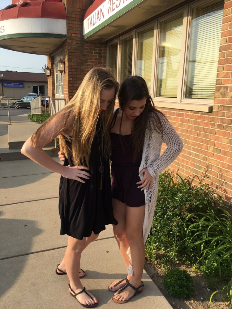 olivia dejarnett feet 4